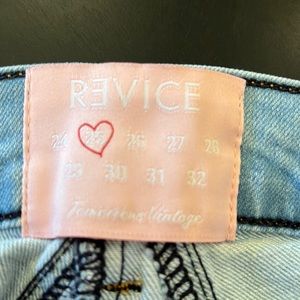 Roller Girl Flare with piping and star in the bottom. Gently used.